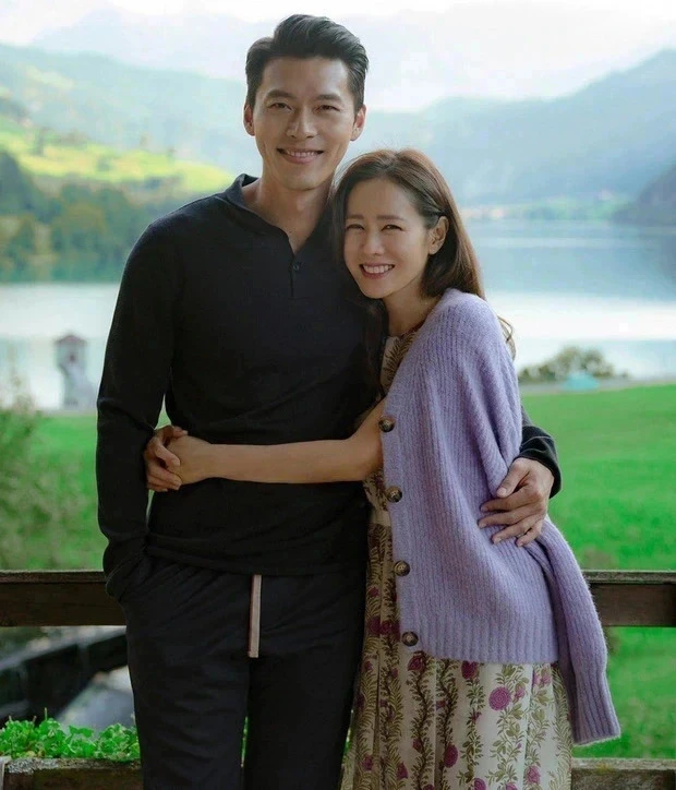 Đang tràn lan loạt ảnh Son Ye Jin ngả ngốn, lao vào lòng trai lạ, khiến ai cũng choáng váng không tin nổi vào mắt mình