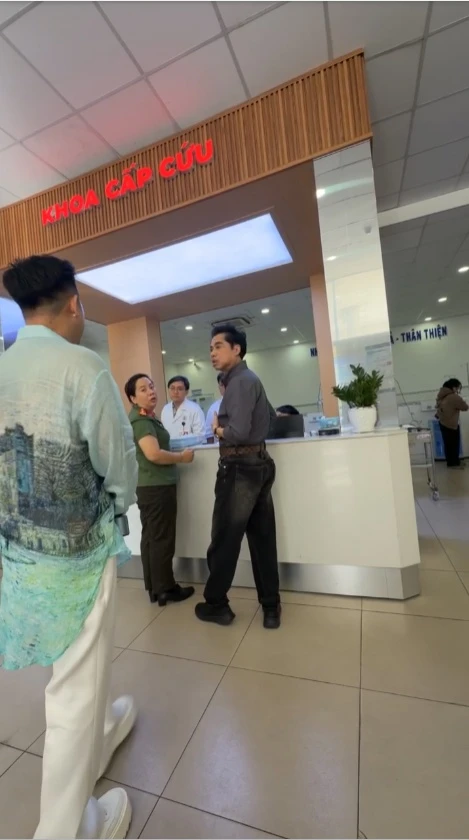 Danh ca Ngọc Sơn đi xét nghiệm ma túy Danh ca Ngọc Sơn đi xét nghiệm ma túy
