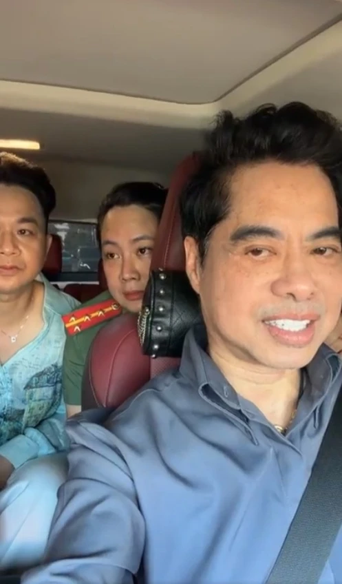Danh ca Ngọc Sơn đi xét nghiệm ma túy Danh ca Ngọc Sơn đi xét nghiệm ma túy