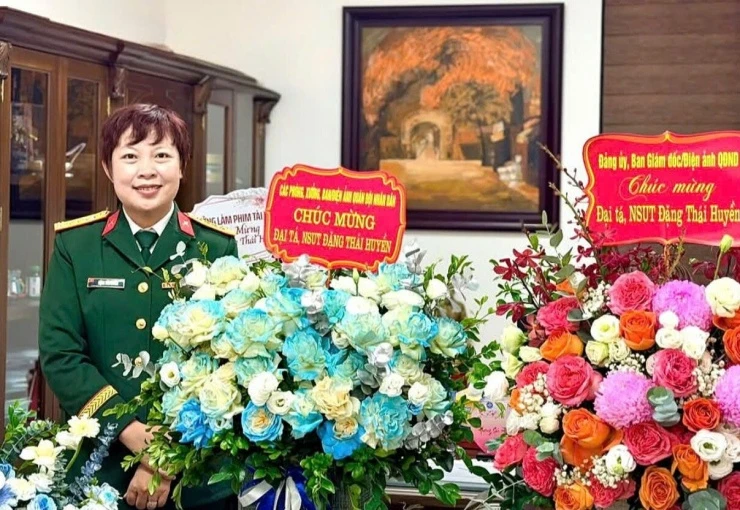 Đạo diễn Mưa đỏ Đặng Thái Huyền được thăng hàm Đại tá