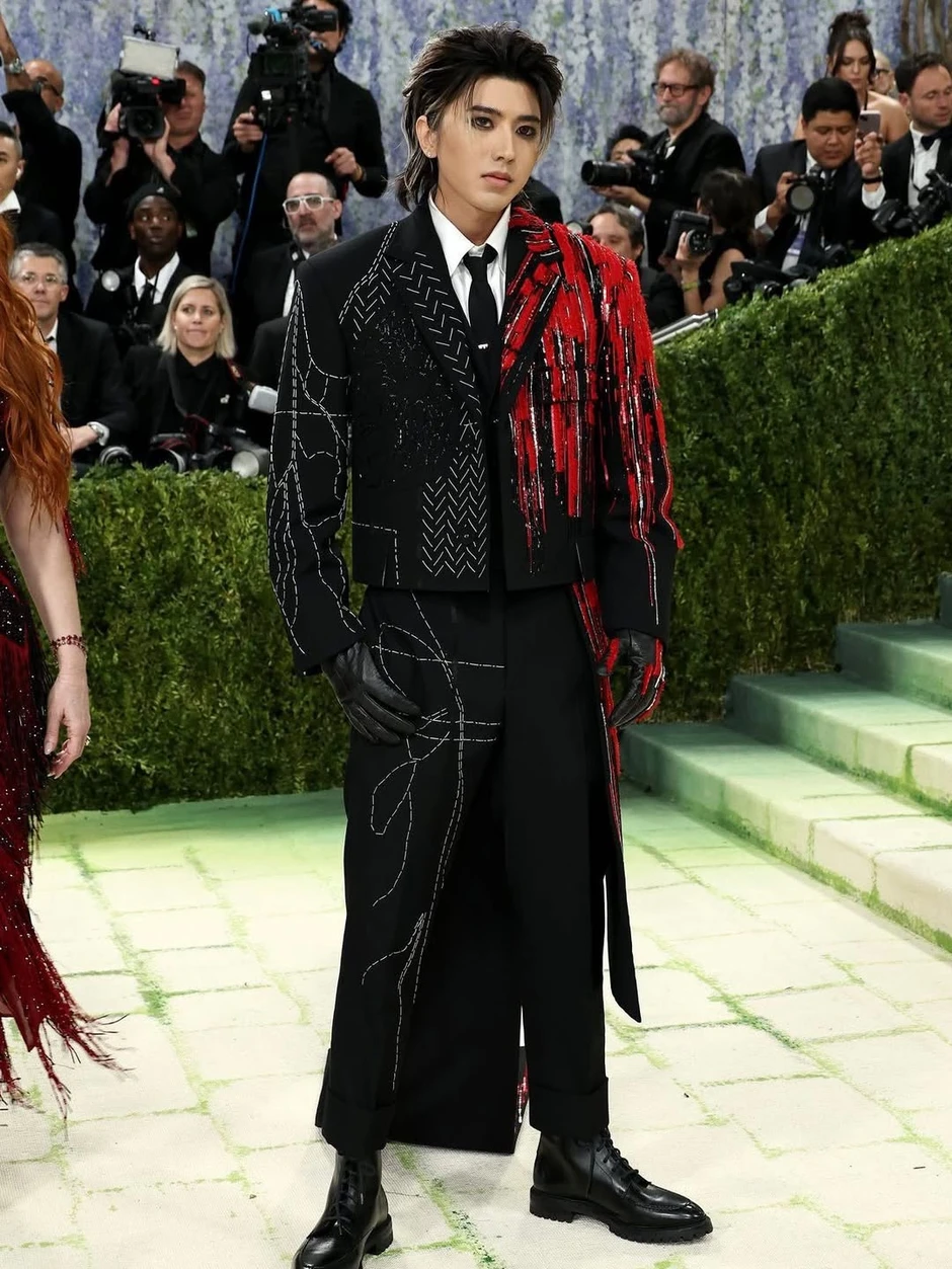 Đâu ai ngờ ở Met Gala: Lisa (BLACKPINK) đụng mặt "bạn trai tin đồn", chỉ 6 giây tương tác thôi đã đủ gây chú ý
