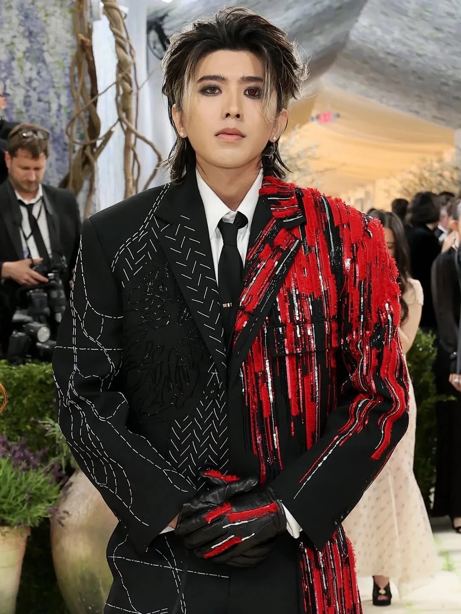 Đâu ai ngờ ở Met Gala: Lisa (BLACKPINK) đụng mặt "bạn trai tin đồn", chỉ 6 giây tương tác thôi đã đủ gây chú ý