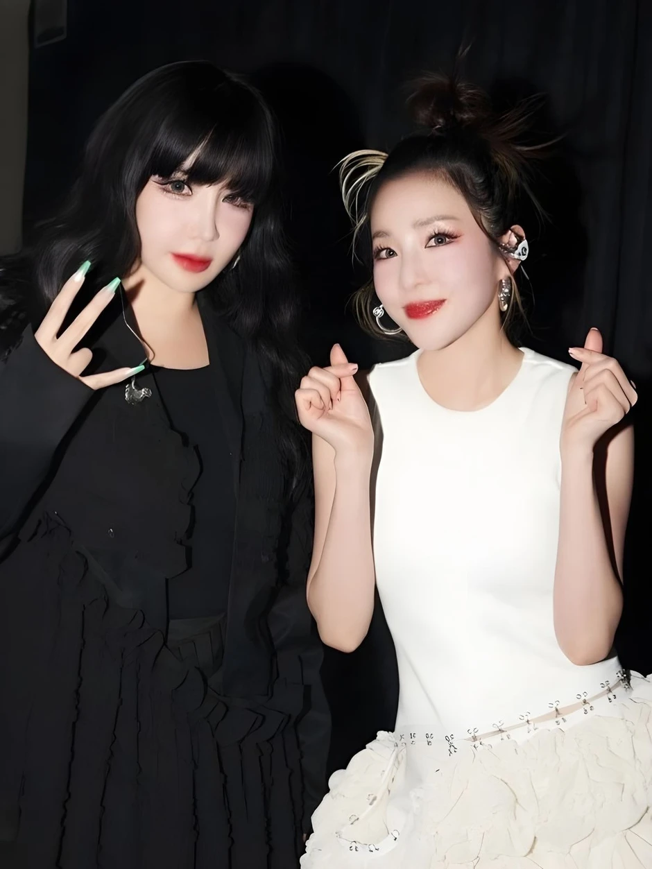 Dấu hiệu lạ của 2NE1 trong dịp kỷ niệm 17 năm Dấu hiệu lạ của 2NE1 trong dịp kỷ niệm 17 năm