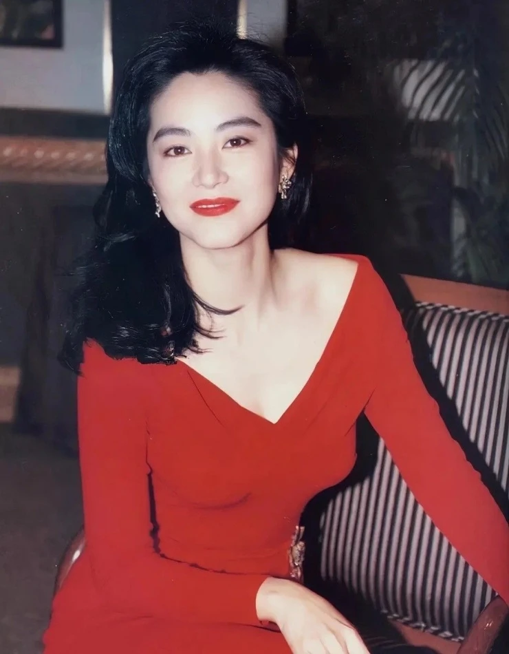 Đệ nhất mỹ nhân châu Á viên mãn bên chồng CEO, được săn đón ở tuổi 72 là ai?