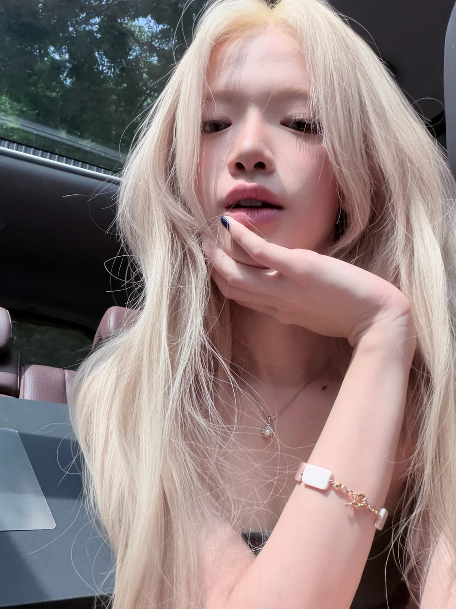 Đến hẹn lại lên, Linh Ka "dặm bùa" fan với bộ ảnh mới
