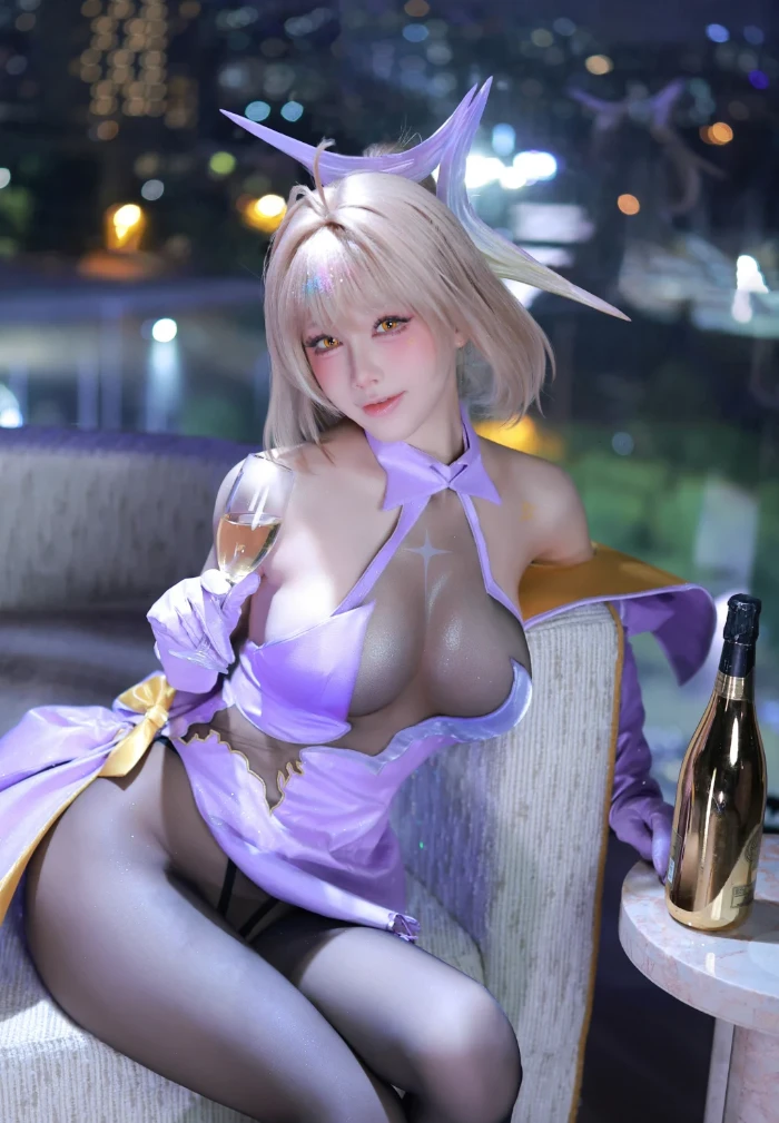 Đến với cosplay Anis: Superstar Starlight cực sexy trong Nikke