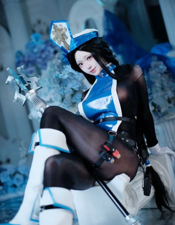 Đến với cosplay Maiden: Ice Rose cực chuẩn char trong NIKKE Goddess of Victory