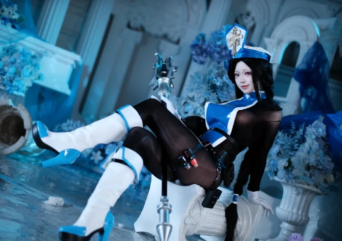Đến với cosplay Maiden: Ice Rose cực chuẩn char trong NIKKE Goddess of Victory