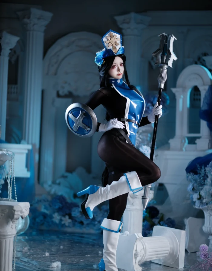 Đến với cosplay Maiden: Ice Rose cực chuẩn char trong NIKKE Goddess of Victory