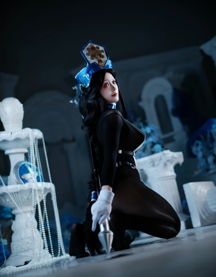 Đến với cosplay Maiden: Ice Rose cực chuẩn char trong NIKKE Goddess of Victory
