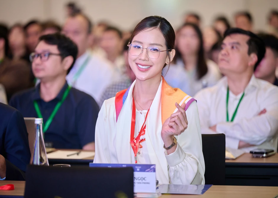 Đen xuất hiện lịch lãm, Bảo Ngọc giản dị mà nổi bần bật tại diễn đàn về niềm tin số tài chính trong kỷ nguyên AI đang diễn ra sáng nay