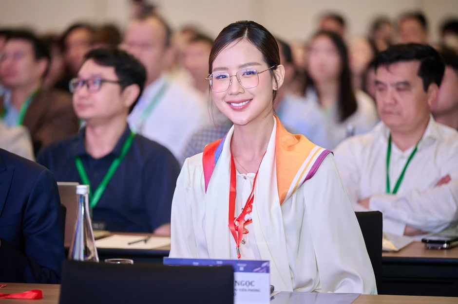 Đen xuất hiện lịch lãm, Bảo Ngọc giản dị mà nổi bần bật tại diễn đàn về niềm tin số tài chính trong kỷ nguyên AI đang diễn ra sáng nay