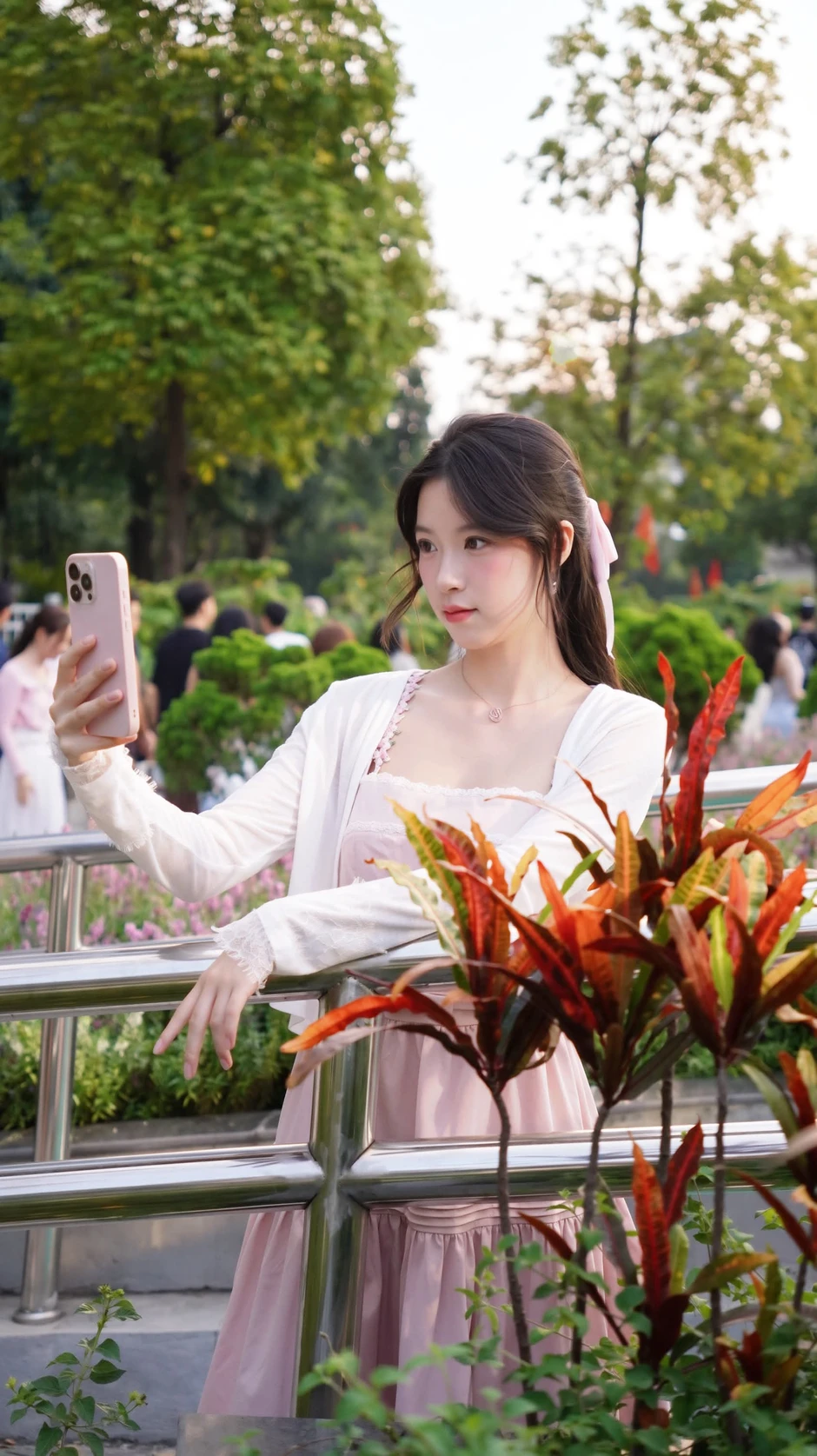 Đẹp không tì vết, cô gái khiến cộng đồng mạng tranh cãi "có phải AI?" Đẹp không tì vết, cô gái khiến cộng đồng mạng tranh cãi "có phải AI?"