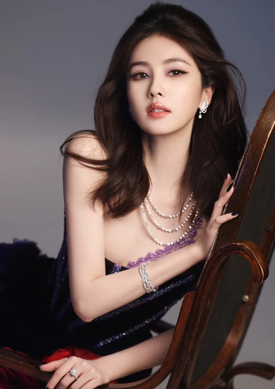 Địch Lệ Nhiệt Ba bị chơi xấu Địch Lệ Nhiệt Ba bị chơi xấu