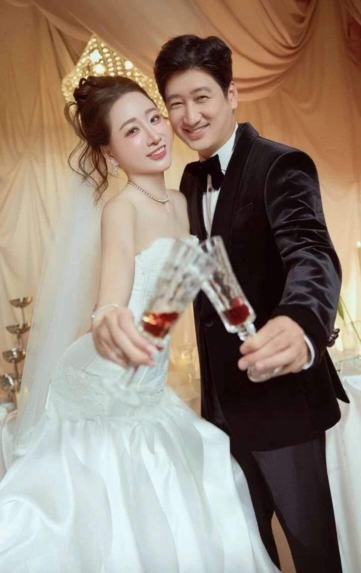 Điểm trùng hợp thú vị của 2 nam NSƯT điển trai nhất nhì phim giờ vàng VTV Điểm trùng hợp thú vị của 2 nam NSƯT điển trai nhất nhì phim giờ vàng VTV