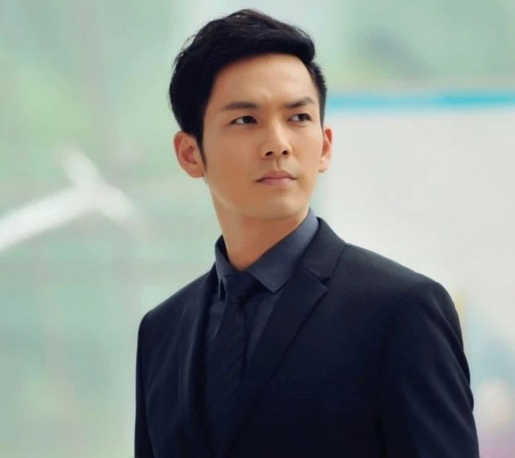 Diễn viên Chung Hán Lương tuổi 52 giữ phong độ nam thần, giấu kín chuyện đời tư
