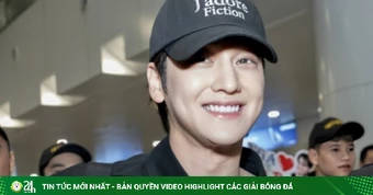 Diễn viên Vườn sao băng Kim Bum được fan vây kín ở sân bay