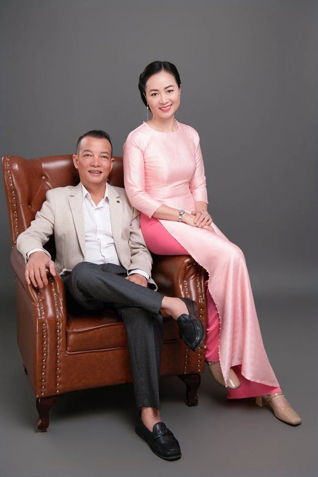 Điều ít biết về chồng doanh nhân của NSƯT Linh Huệ - Hậu sida của Gió qua miền tối sáng