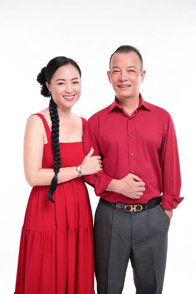Điều ít biết về chồng doanh nhân của NSƯT Linh Huệ - Hậu sida của Gió qua miền tối sáng