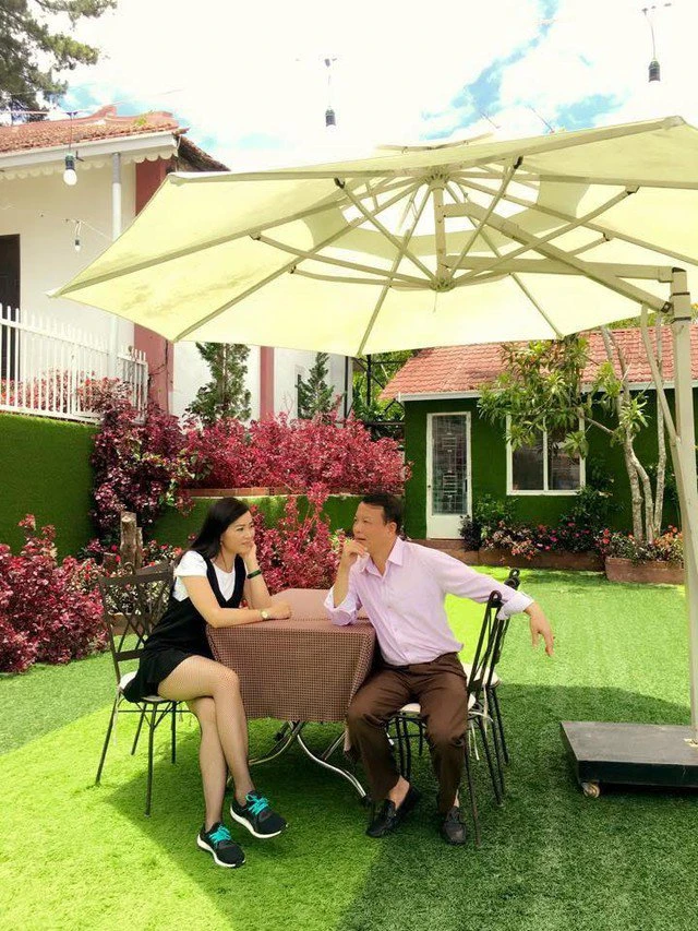 Điều ít biết về chồng doanh nhân của NSƯT Linh Huệ - Hậu sida của Gió qua miền tối sáng