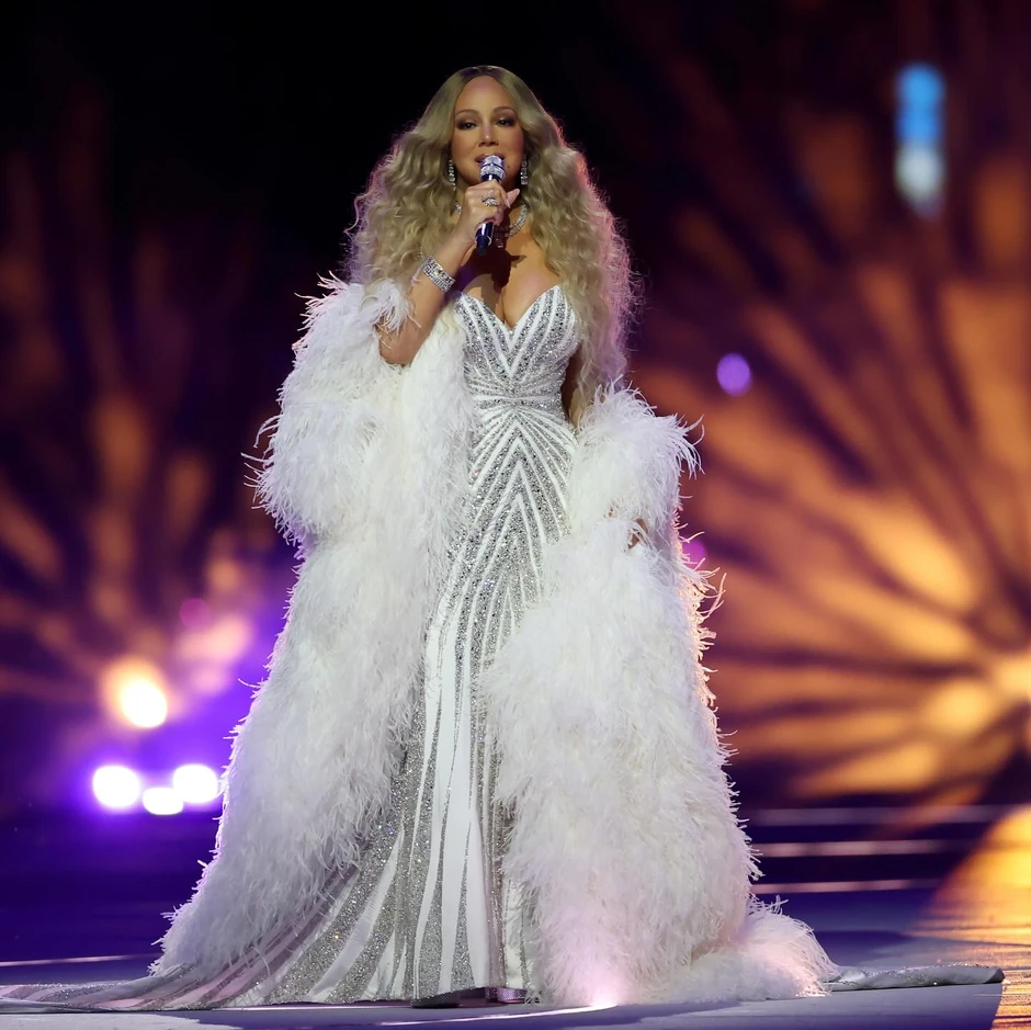 Diva hết thời: Show ế ẩm không ai thèm mua vé, hát nhép khiến dân tình ngán ngẩm