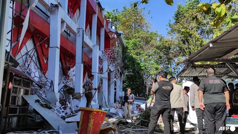 Đổ nát sau trận động đất tại Indonesia mạnh 7,4 độ, đã có thương vong