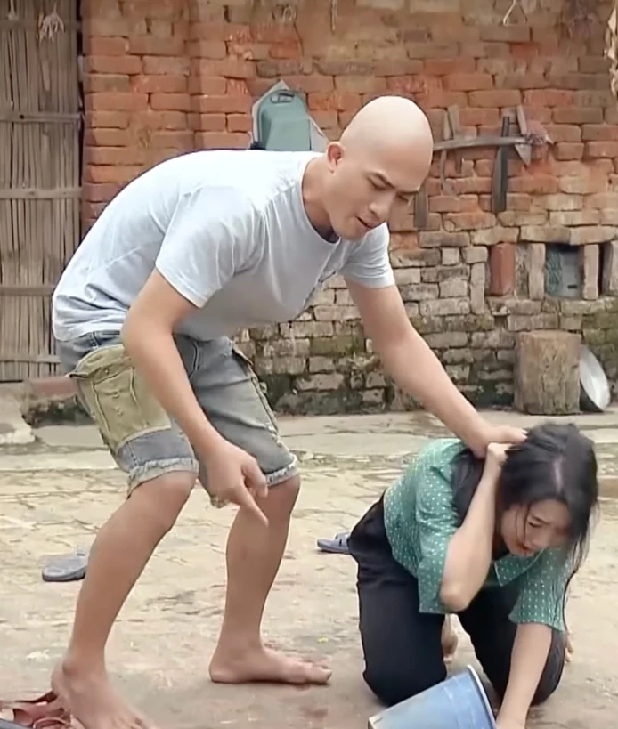 Doãn Quốc Đam và những lần gây ám ảnh cho bạn diễn và khán giả Doãn Quốc Đam và những lần gây ám ảnh cho bạn diễn và khán giả