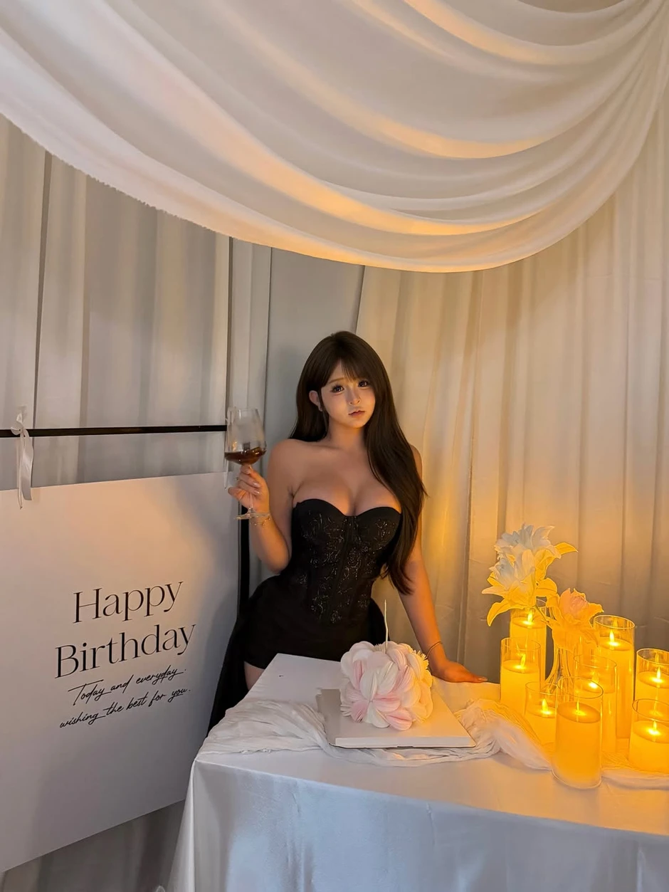 Đón sinh nhật bằng bộ ảnh mới, hot girl 2k4 khiến người xem phải trầm trồ nhan sắc Đón sinh nhật bằng bộ ảnh mới, hot girl 2k4 khiến người xem phải trầm trồ nhan sắc