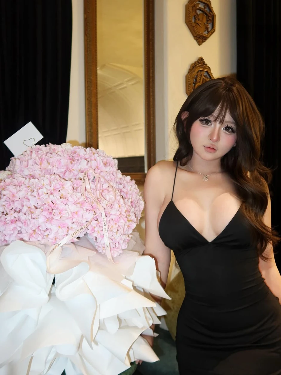 Đón sinh nhật bằng bộ ảnh mới, hot girl 2k4 khiến người xem phải trầm trồ nhan sắc Đón sinh nhật bằng bộ ảnh mới, hot girl 2k4 khiến người xem phải trầm trồ nhan sắc