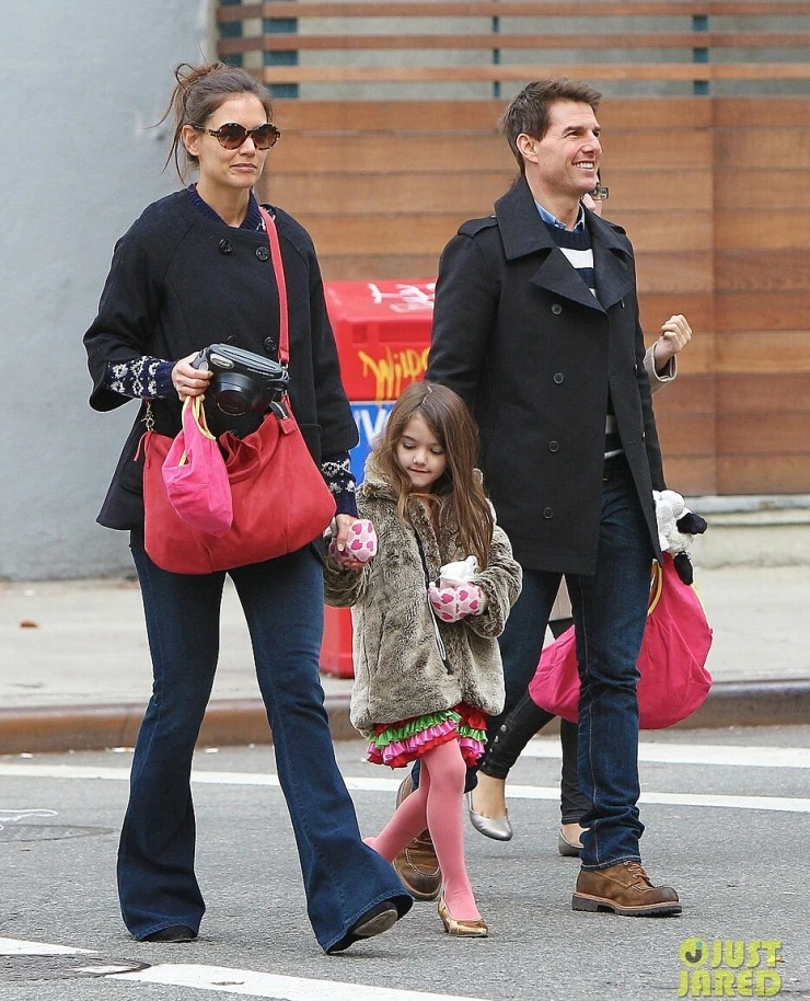 Đồng nghiệp hé lộ sự thay đổi của Katie Holmes sau cưới Tom Cruise