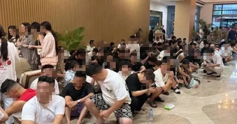 Đột kích hai tòa nhà liên quan tới tỷ phú, công an thu giữ hơn 900 thiết bị điện tử, tạm giam 'hàng trăm cán bộ online'
