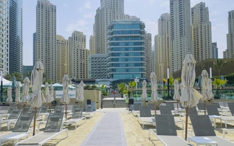 Dubai hiện tại: Những bức ảnh chưa từng có cho thấy thành phố xa hoa nhất thế giới nay như thành phố hoang vắng, chìm trong im lặng