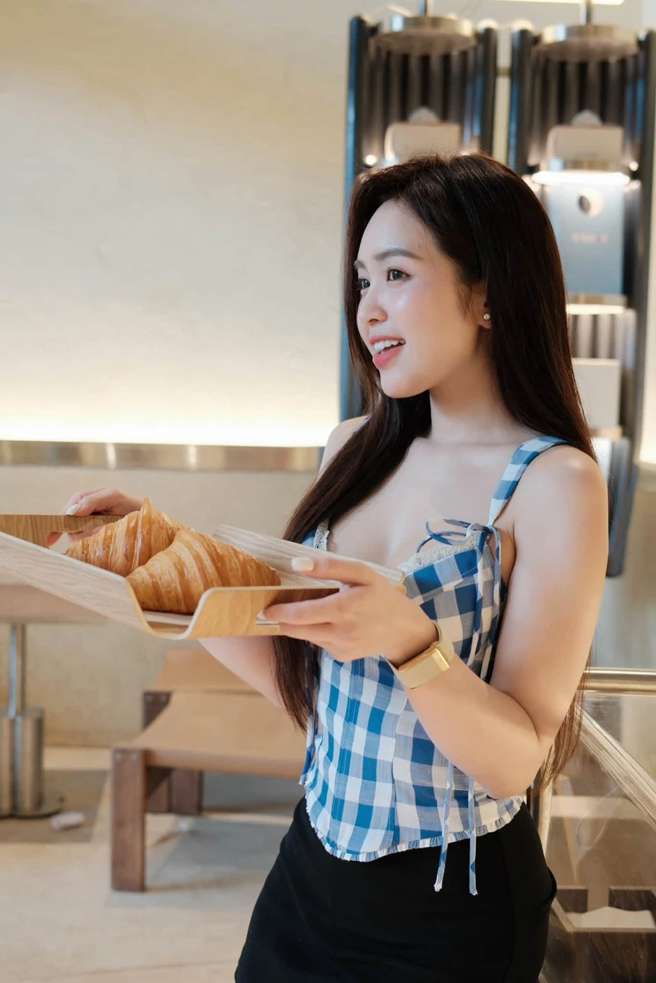 Đứng trước nhiều drama, hot girl "chấp hết mọi tin đồn"