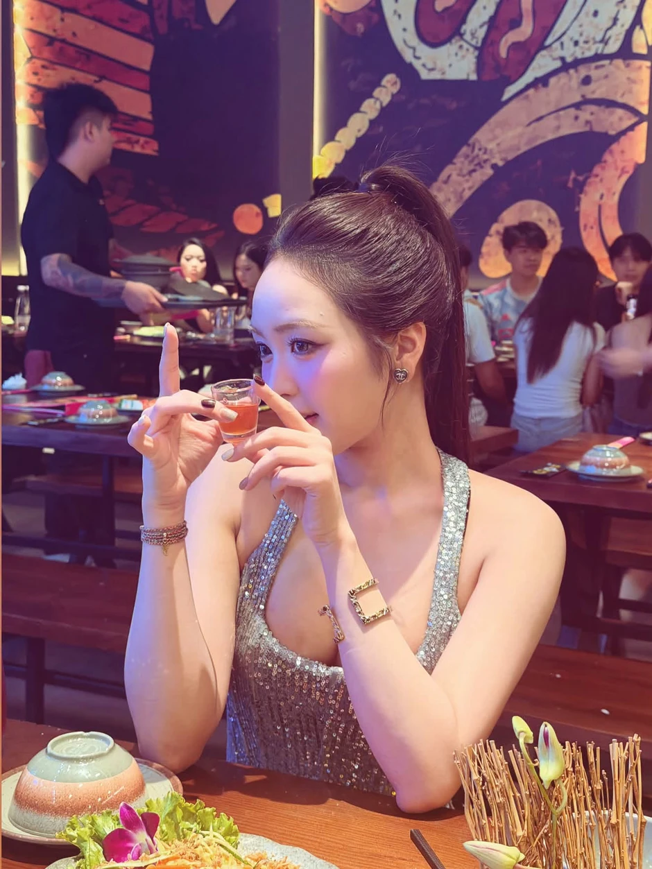 Đứng trước nhiều drama, hot girl "chấp hết mọi tin đồn"