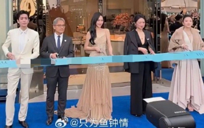 Đường Yên gây tranh cãi vì “chiếm spotlight” của Chương Tử Di
