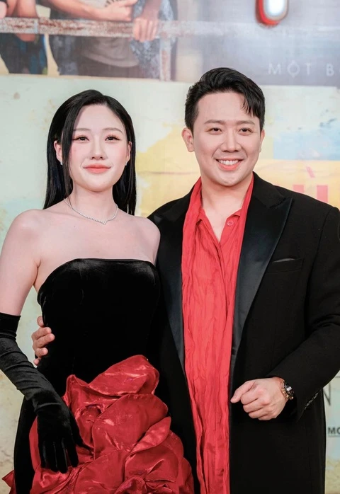 Em gái ruột nóng bỏng, nổi đình đám của đại gia ngàn tỷ showbiz Việt, ai cũng kính nể