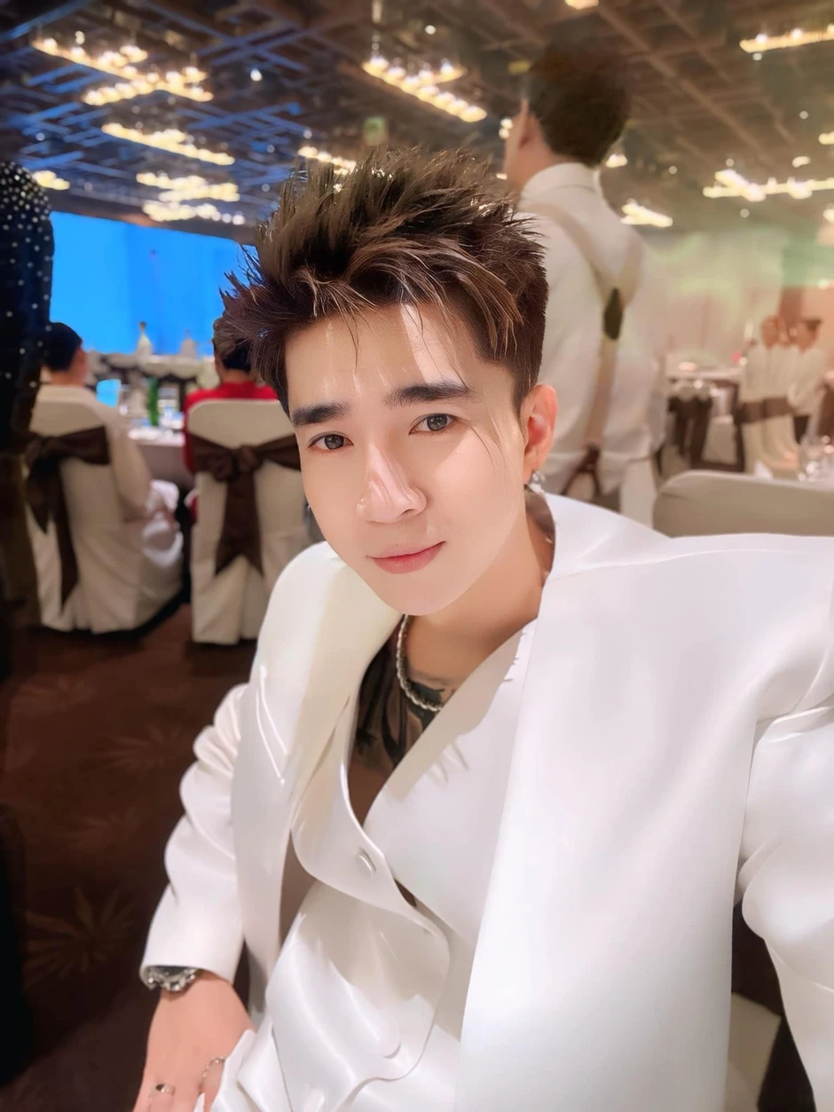 Fanpage Chi Dân bất ngờ đăng bài mới, tiết lộ tình hình nam ca sĩ Fanpage Chi Dân bất ngờ đăng bài mới, tiết lộ tình hình nam ca sĩ