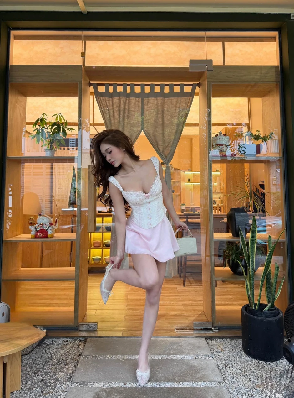 Gái xinh Hoàng Yến lên full set "ghệ tông hồng" đi uống matcha tận hưởng chiều thu khiến fan nam thẫn thờ Gái xinh Hoàng Yến lên full set "ghệ tông hồng" đi uống matcha tận hưởng chiều thu khiến fan nam thẫn thờ