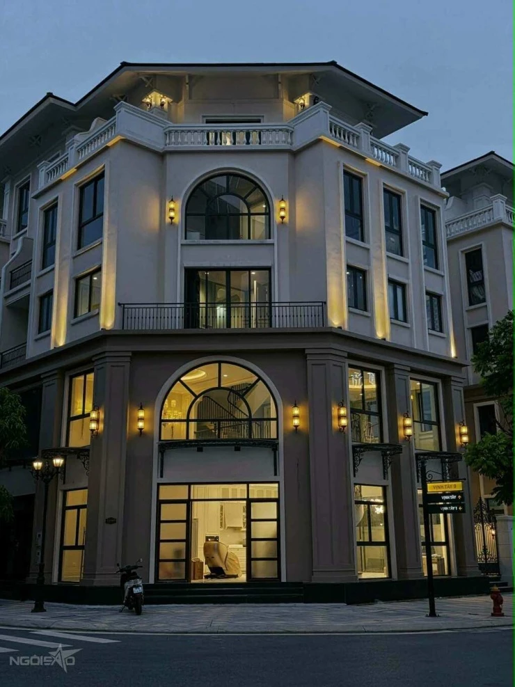 Gia đình Mạnh Trường chuyển về biệt thự 5 tầng ở Hưng Yên Gia đình Mạnh Trường chuyển về biệt thự 5 tầng ở Hưng Yên