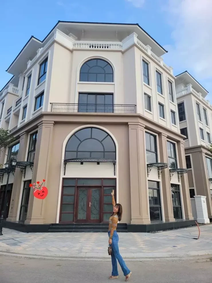 Gia đình Mạnh Trường chuyển về biệt thự 5 tầng ở Hưng Yên Gia đình Mạnh Trường chuyển về biệt thự 5 tầng ở Hưng Yên