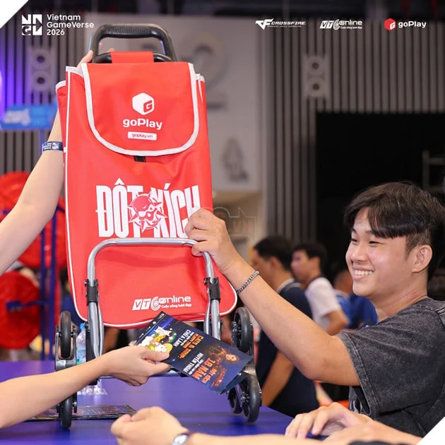 Gian Hàng Goplay “Gây Sốt” Tại Vietnam Gameverse 2026 Với Hơn 1.000 Xe Kéo Phát Hết Trong Ngày Đầu