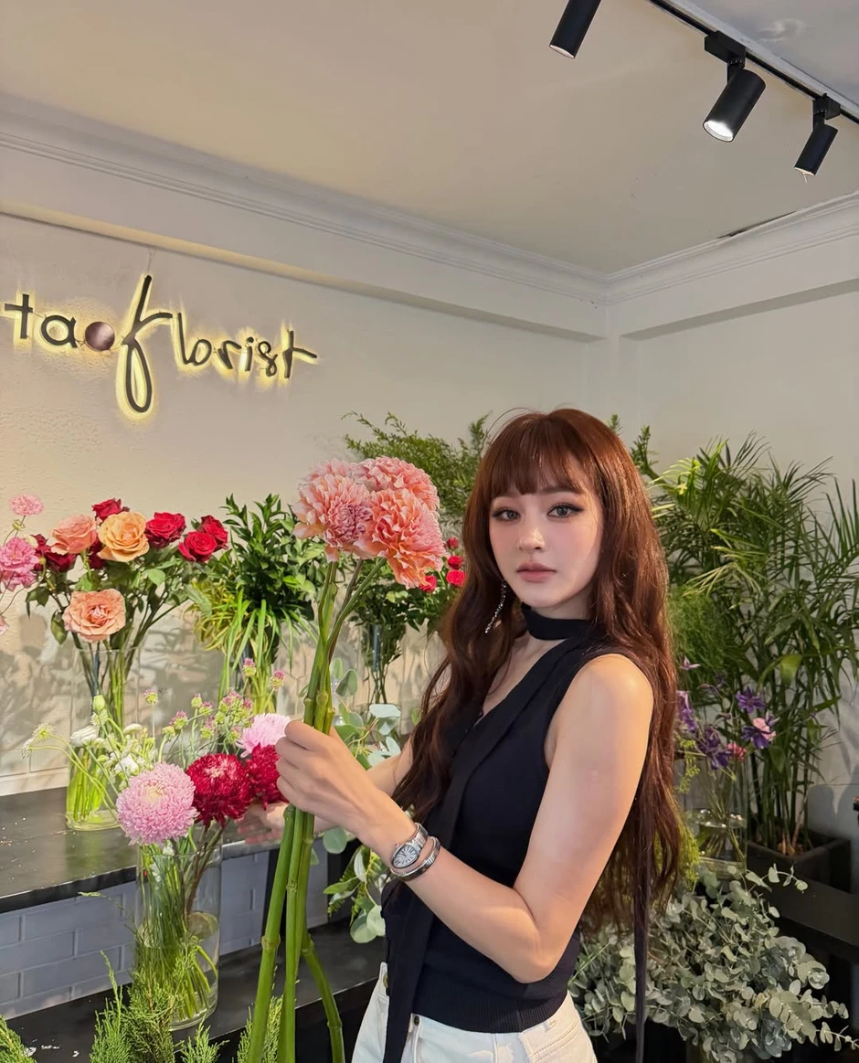 Giao diện khác lạ của Hiền Hồ đi chơi Trung Thu, khiến CĐM bàn tán xôn xao Giao diện khác lạ của Hiền Hồ đi chơi Trung Thu, khiến CĐM bàn tán xôn xao