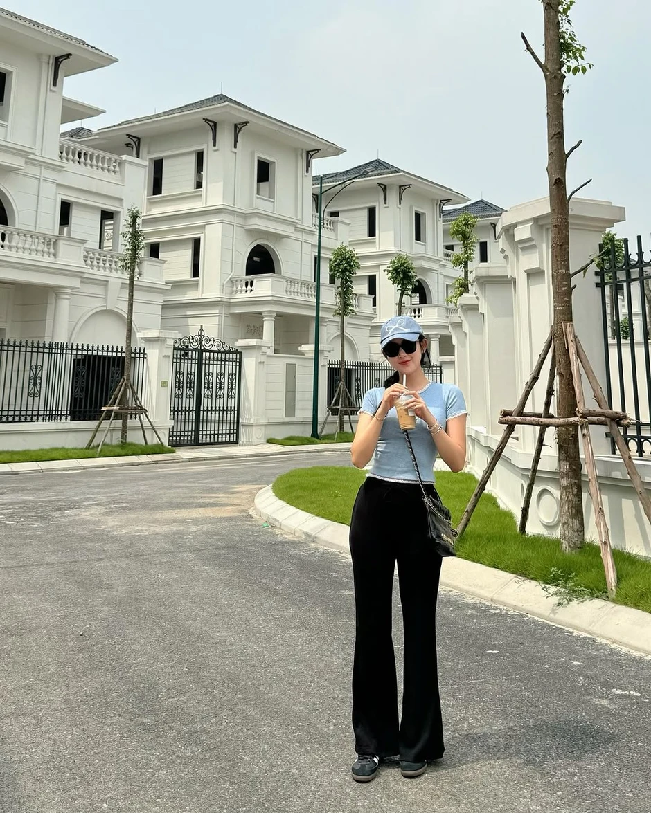 Giàu như Huyền My, vì sao phải "pass" đồ?