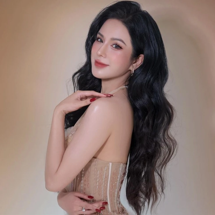 Giữa loạt ồn ào chất cấm, Diệp Lâm Anh lên tiếng vì bình luận gây tranh cãi