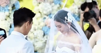 Góc khuất hôn nhân của 2 sao nữ nổi tiếng: Đã giải quyết xong thủ tục ly hôn, hơn 2.800 tỷ đồng được chia thế nào?
