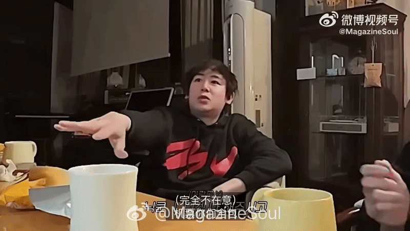 Gương mặt xuống cấp phù nề không tin nổi của hoàng tử lai đẹp nhất showbiz, xem xong còn tưởng bị ảo giác Gương mặt xuống cấp phù nề không tin nổi của hoàng tử lai đẹp nhất showbiz, xem xong còn tưởng bị ảo giác