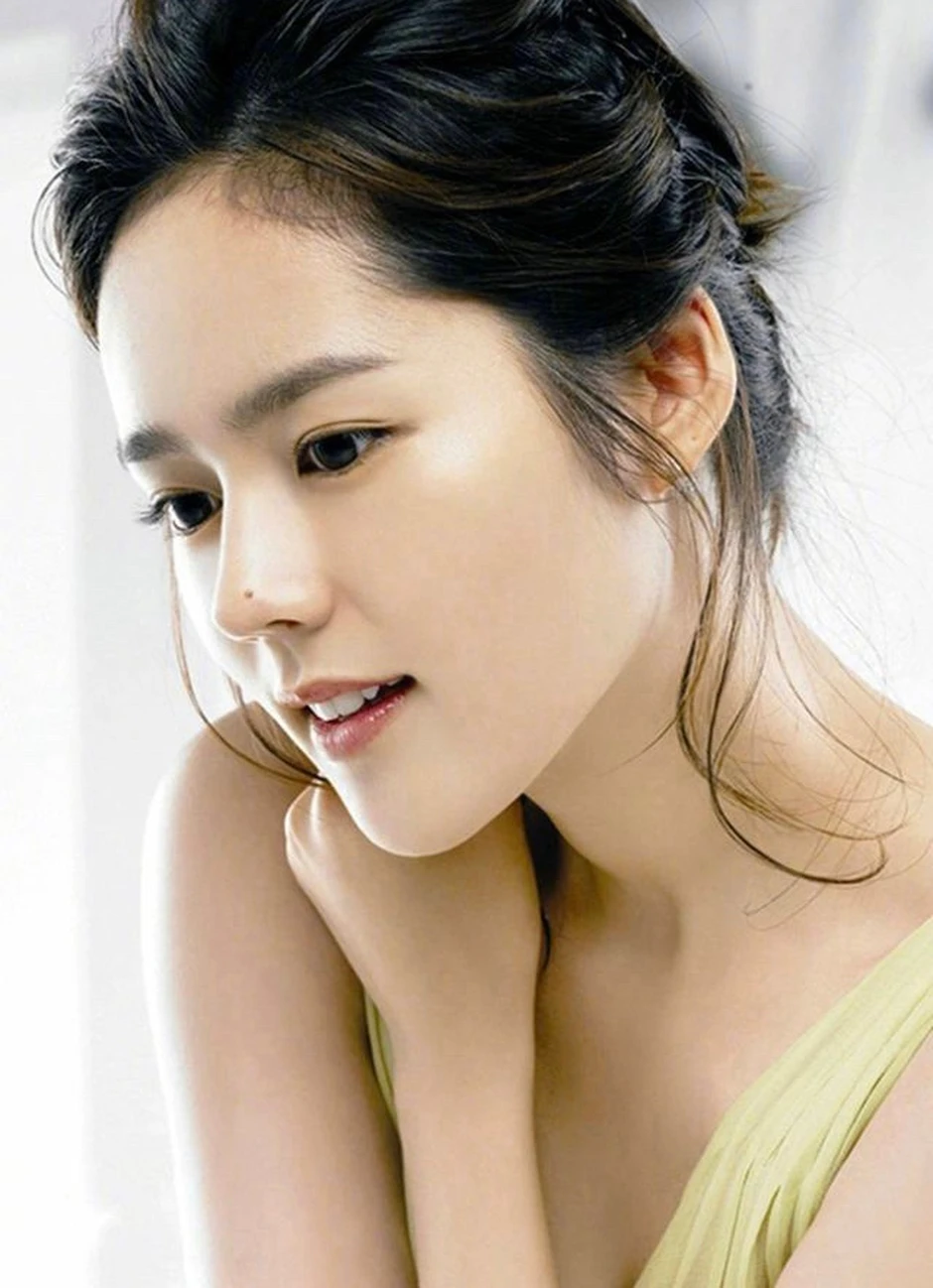 Han Ga In diện lại váy cưới sau 21 năm: Đích thị là nữ thần rồi!