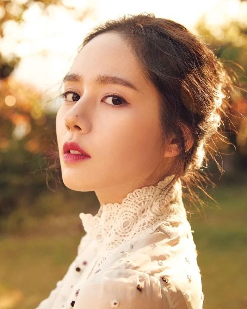 Han Ga In diện lại váy cưới sau 21 năm: Đích thị là nữ thần rồi!
