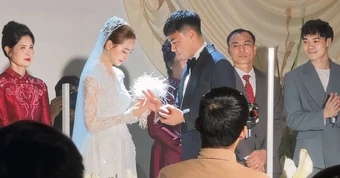 Hành động bất ngờ của Văn Toàn trong đám cưới MC Mù Tạt