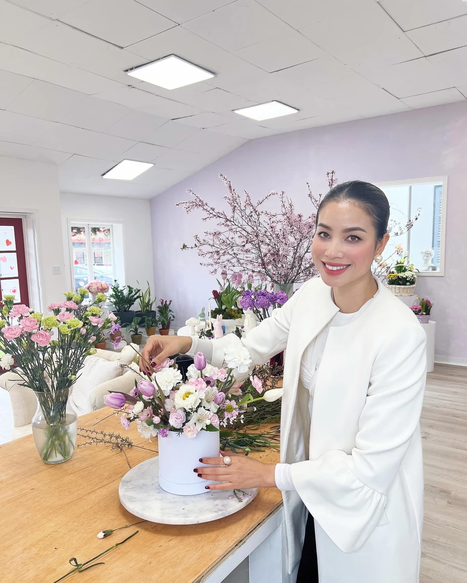 Hé lộ tổ ấm sang trọng của Phạm Hương khi đón bạn thân đến thăm Hé lộ tổ ấm sang trọng của Phạm Hương khi đón bạn thân đến thăm